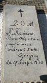 Płyta nagrobna po oczyszczeniu przez żołnierzy