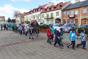 Przedszkolaki z Serocka przywołują wiosnę