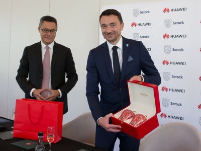 podpisanie porozumienia między MiG Serock a Huawei