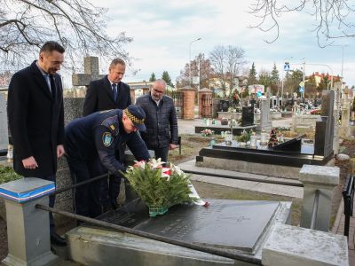 złożyliśmy wieniec na grobie burmistrza Jasiobędzkiego