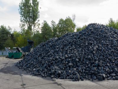 Wydawanie mieszkańcom kolejnych partii węgla