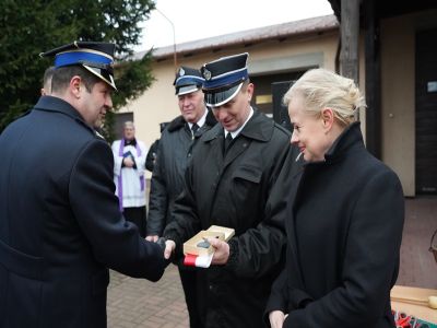 Przekazanie wozu strażackiego
