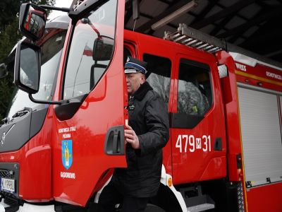Przekazanie wozu strażackiego