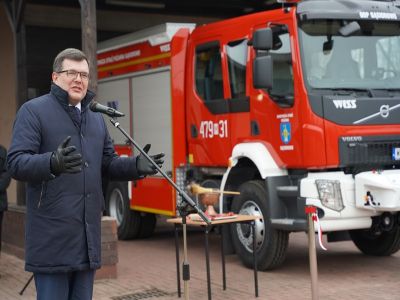 Przekazanie wozu strażackiego
