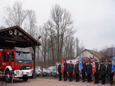 Przekazanie wozu strażackiego