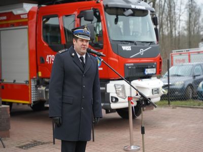 Przekazanie wozu strażackiego