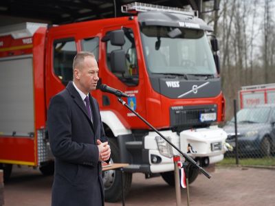 Przekazanie wozu strażackiego