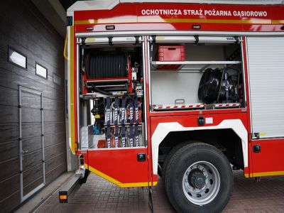 Przekazanie wozu strażackiego