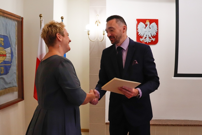Przedłużenie pełnienie obowiązków dyrektorom szkół