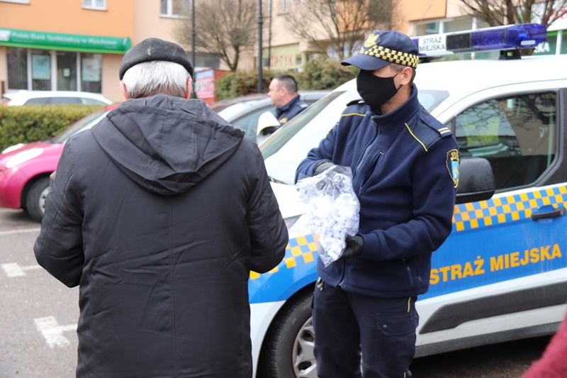 Rozdaliśmy maseczki potrzebującym