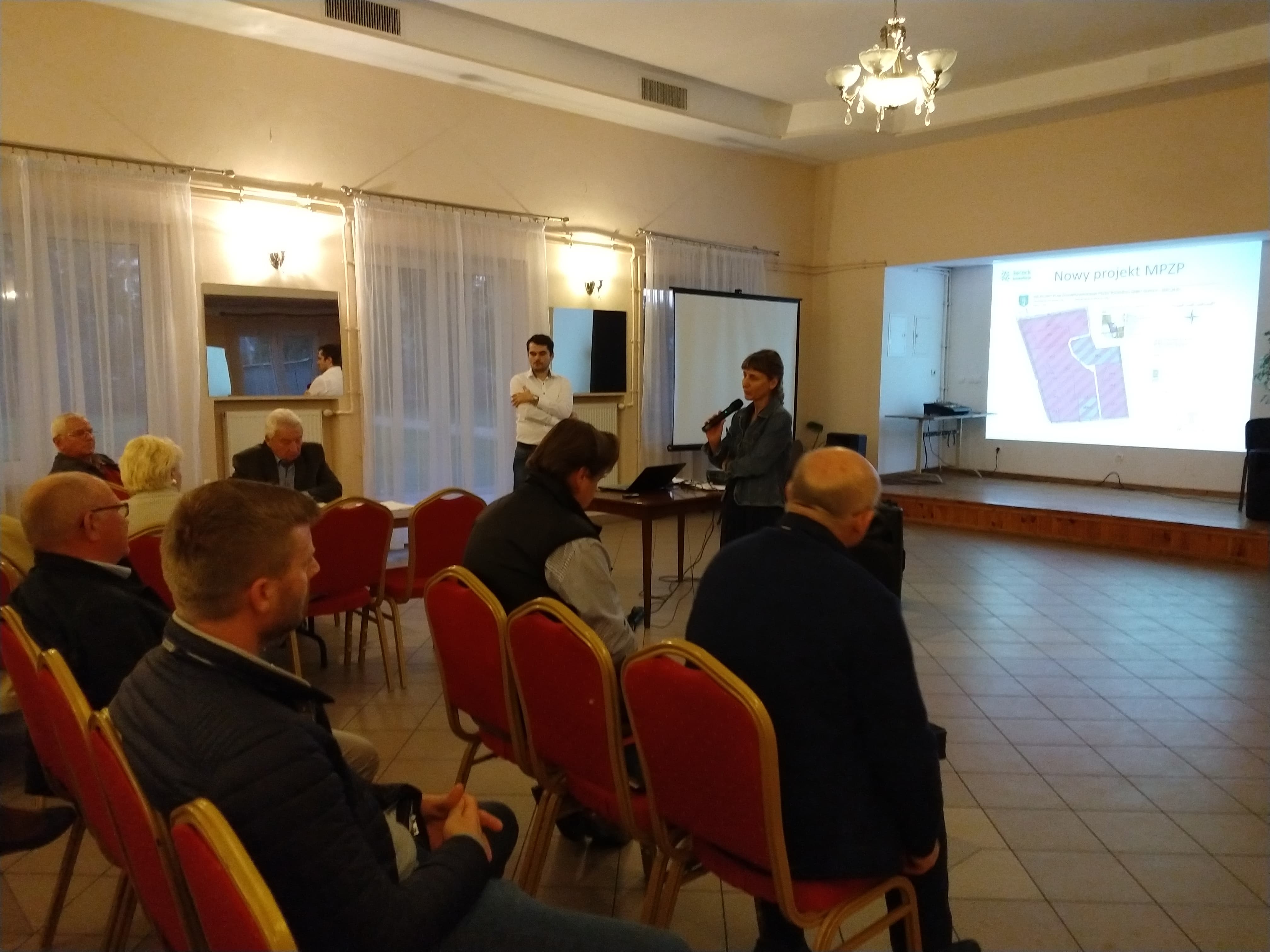 Spotkanie dotyczące projektu planu w Dębem