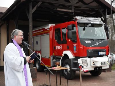 Przekazanie wozu strażackiego